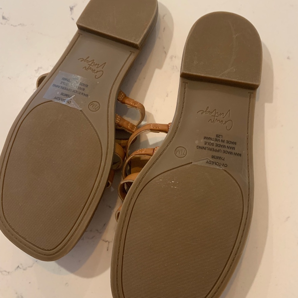 NWOB Crown Vintage Toledy Sandal Tan Size 7.5 - Picture 2 of 2